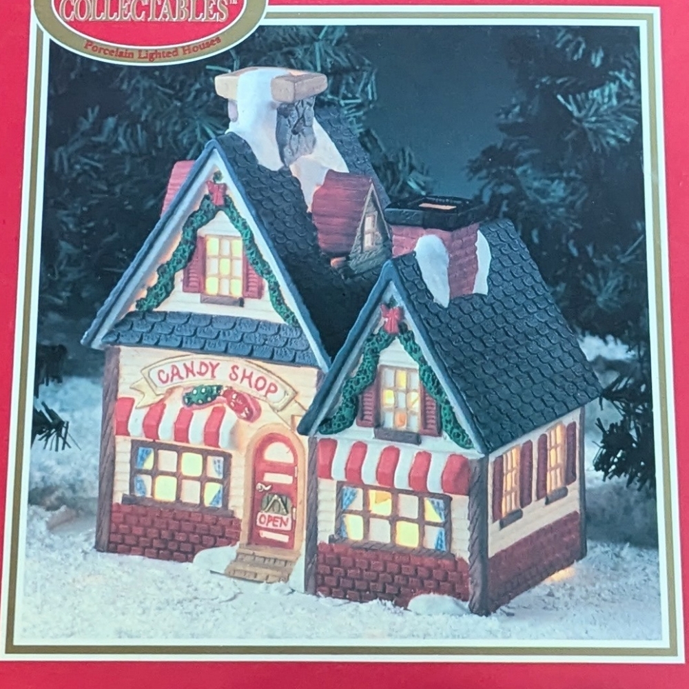 New NIB Dickens Collectables Vintage Christmas Candy Shop Santa Village Decor - Picture 4 of 4